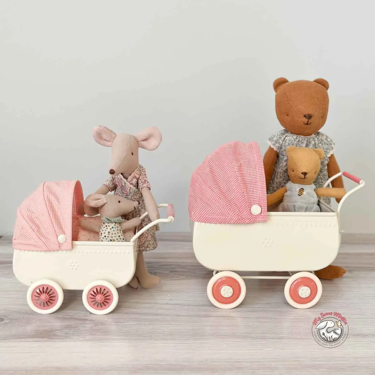 Maileg Mouse size Pram, Cora